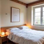 Aménager une chambre sous des combles très bas : astuces et conseils pratiques