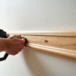 Est-il possible de fixer du lambris en bois directement sur un mur ?